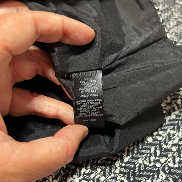 Express Womens Size 12 Black & White Abstract Print Back Zip Straight Skirt EUC - Picture 9 of 13